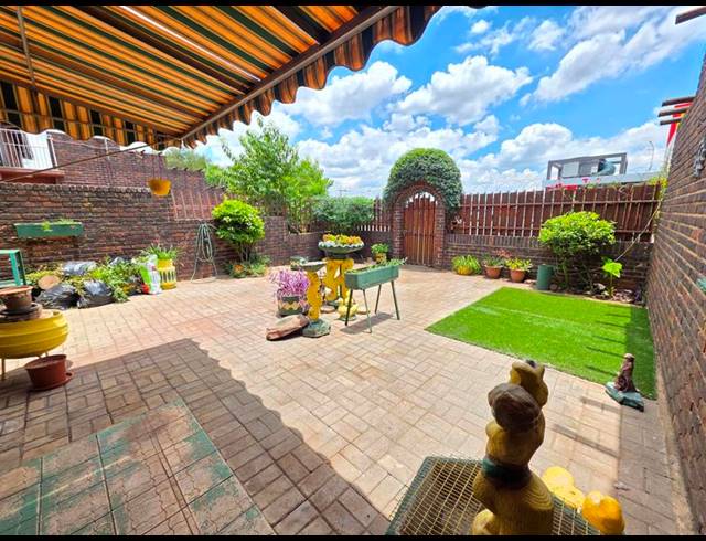 2 BEDROOM TOWNHOUSE FOR SALE IN MEYERTON CENTRAL